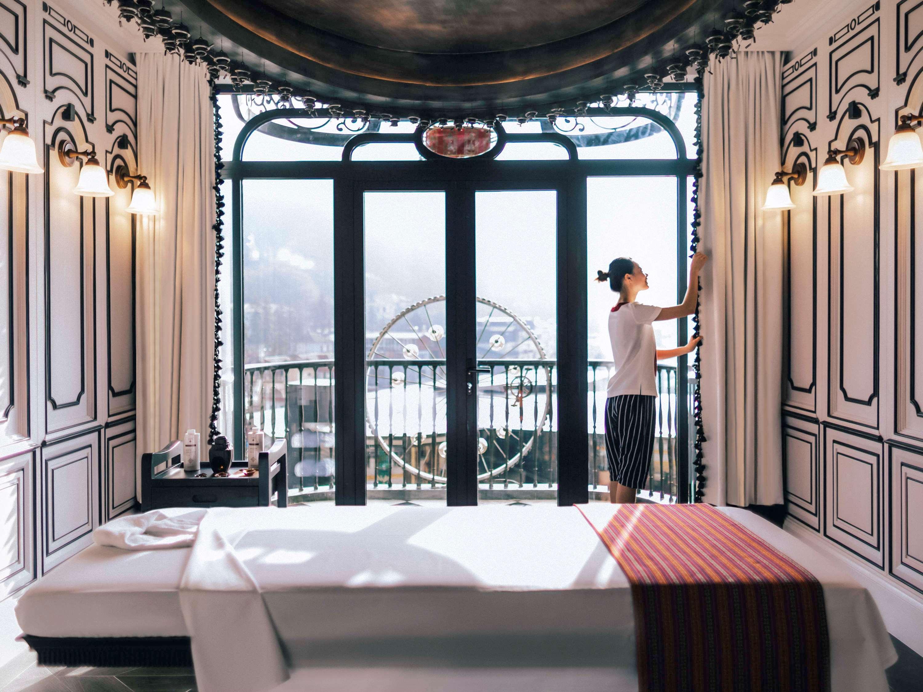 فندق دو لا كوبول - إم جاليري سابا المظهر الخارجي الصورة A guest room at the Mandarin Oriental, Hong Kong