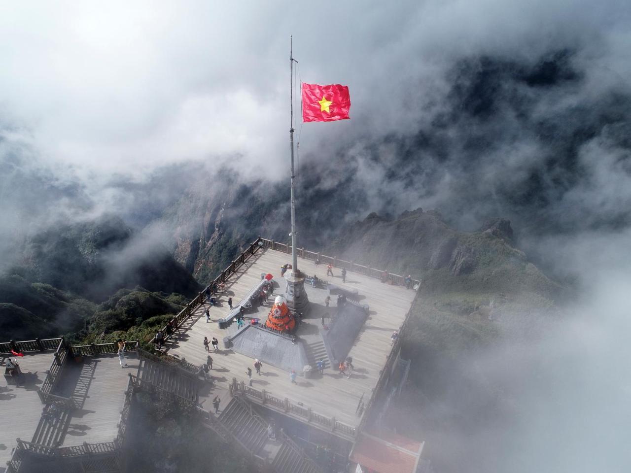 فندق دو لا كوبول - إم جاليري سابا المظهر الخارجي الصورة The summit of Fansipan