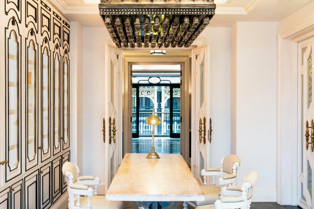 فندق دو لا كوبول - إم جاليري سابا المظهر الخارجي الصورة The interior of the hotel